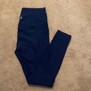 Athleta salutation stash pockets 15” tight